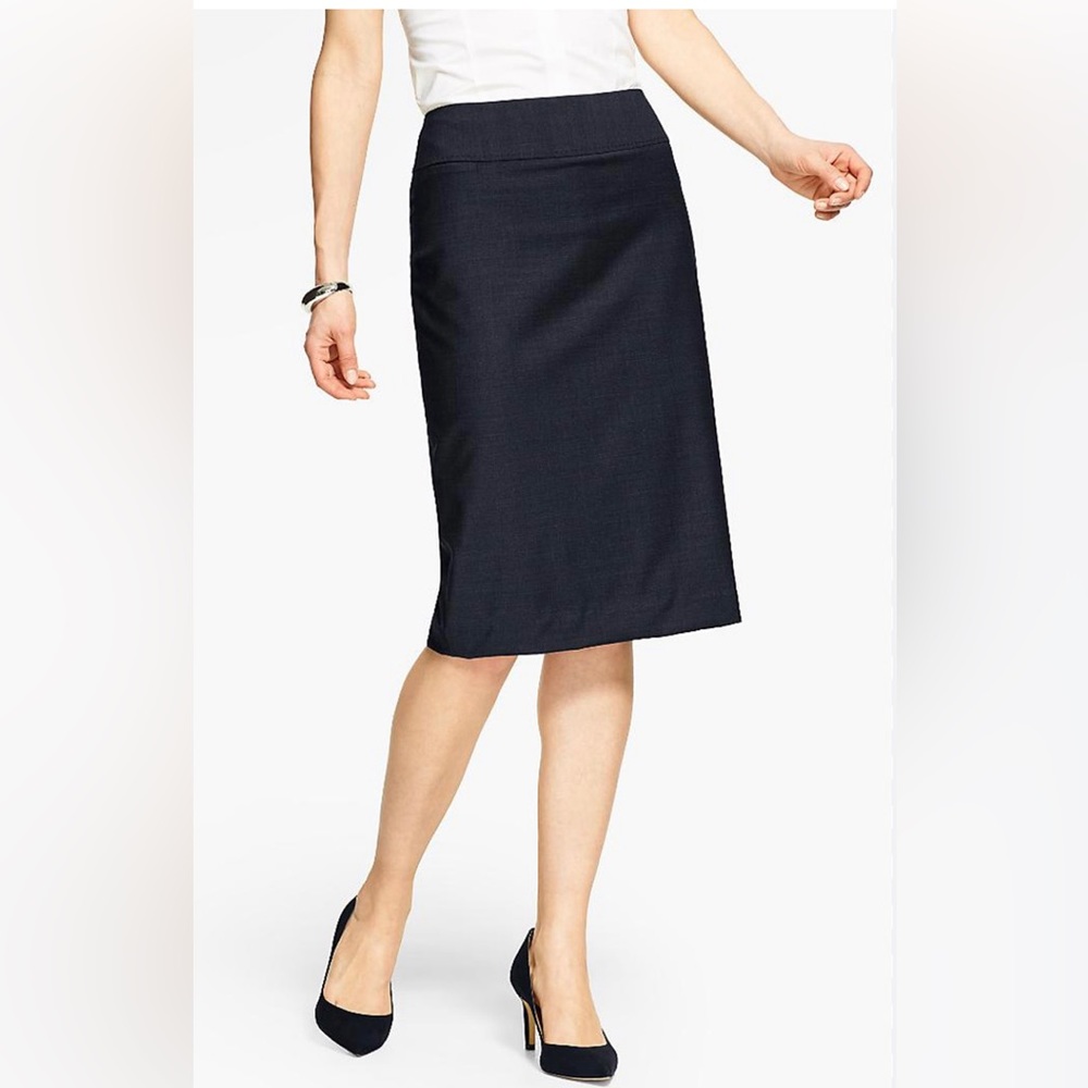 Perng Yuh women’s size,M wool skirt with bottom side zippers with plaid plating
